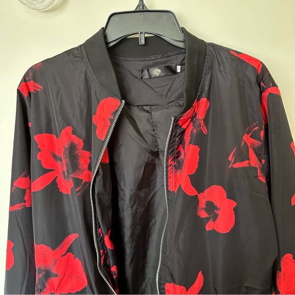 Black and red men’s zip up light weight jacket size medium - Picture 2 of 7